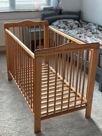 Lit en bois bebe + matelas propore beschikbaar voor biedingen