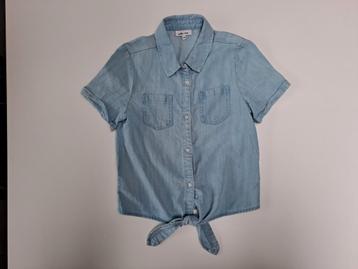Mt 128 Lichtblauw hemd korte mouwen  beschikbaar voor biedingen