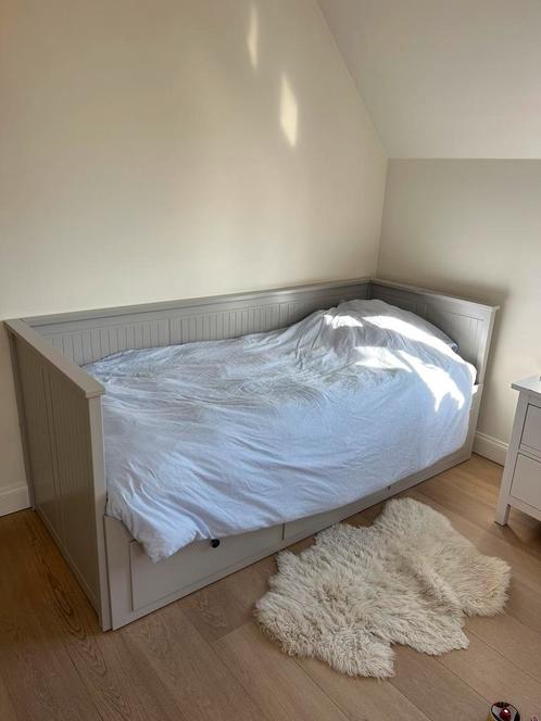 Bed IKEA met matras huelsta!, Huis en Inrichting, Slaapkamer | Bedden, Zo goed als nieuw, Ophalen of Verzenden