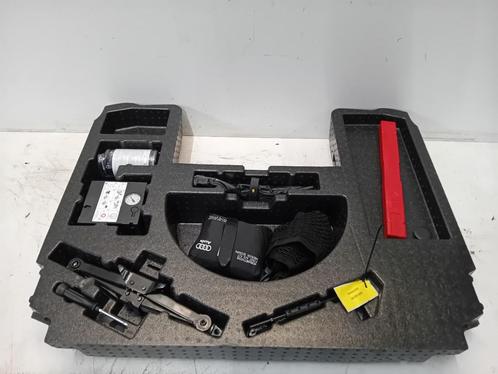 GEREEDSCHAPSET (8Y4012109J), Auto-onderdelen, Overige Auto-onderdelen, Gebruikt