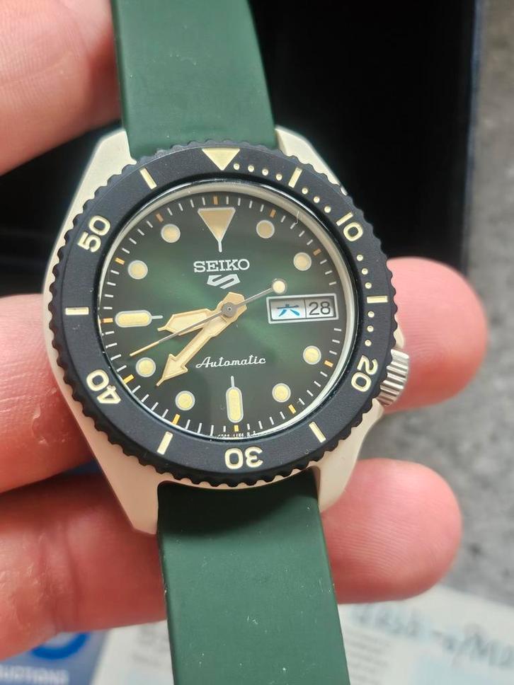 Seiko 5 sport, Handtassen en Accessoires, Horloges | Antiek, Polshorloge, Breitling, Overige materialen, Met bandje, Ophalen of Verzenden