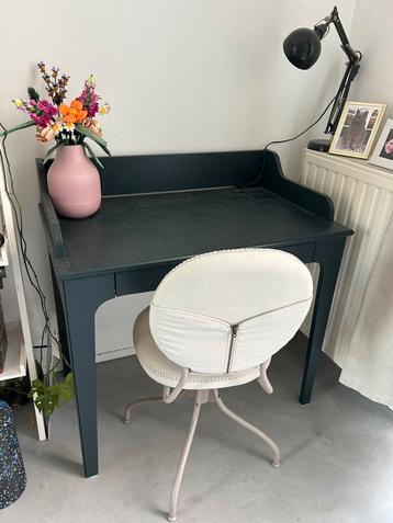 Office desk and chair for sale beschikbaar voor biedingen