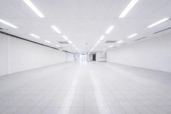 À LOUER – LOCAL COMMERCIAL 400 m² – SERAING, Immo, Garages & Places de parking, Province de Liège