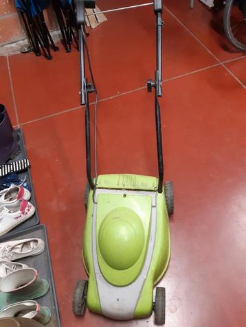 Grasmachine elektrisch (dus verlengsnoer nodig) beschikbaar voor biedingen