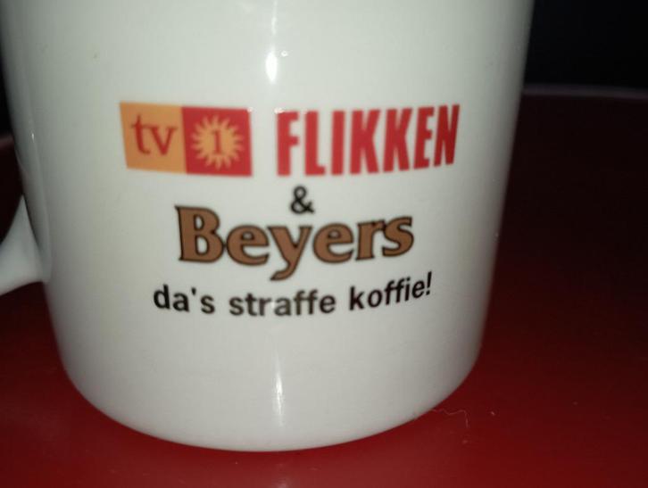 511) koffietas VRT reeks Flikken, Verzamelen, Film en Tv, Zo goed als nieuw, Tv, Overige typen, Ophalen of Verzenden