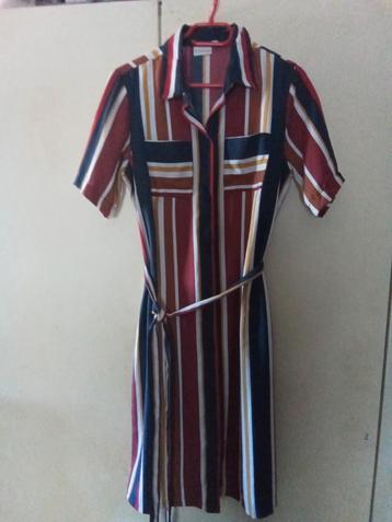 Elegante jurk (maat M) beschikbaar voor biedingen