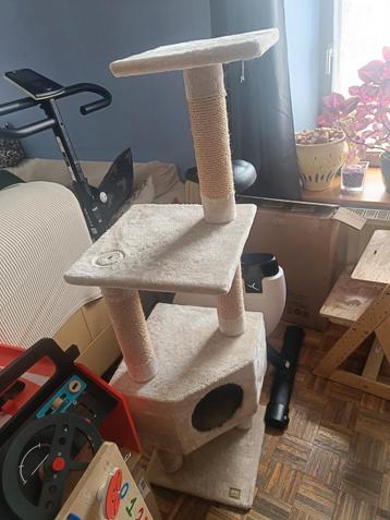 Arbre à chats beschikbaar voor biedingen