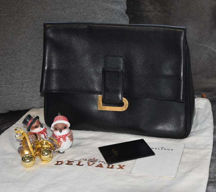 Delvaux Relais Trotteur in zwart gekorreld leer, Handtassen en Accessoires, Tassen | Damestassen, Gebruikt, Schoudertasje, Zwart