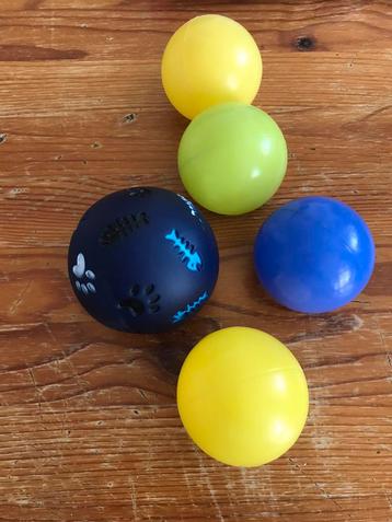 Lot jouet +des friandises pour chat beschikbaar voor biedingen