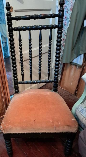 Verpleegstoel van zwartgeblakerde perenhout. Napoleon III-pe