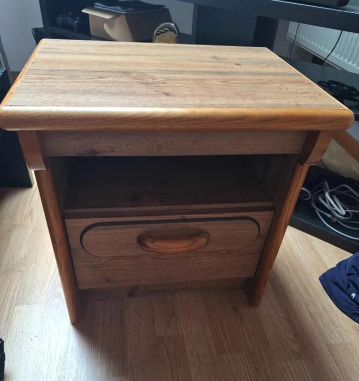 houten nachtkastje, Huis en Inrichting, Slaapkamer | Nachtkastjes, Gebruikt, Minder dan 55 cm, Minder dan 45 cm, Hout, Ophalen