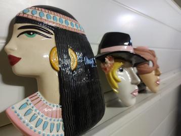 Porseleinen maskers   beschikbaar voor biedingen