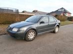 volkswagen bora1600i benzine, Auto's, Volkswagen, Voorwielaandrijving, 4 deurs, Stof, 4 cilinders