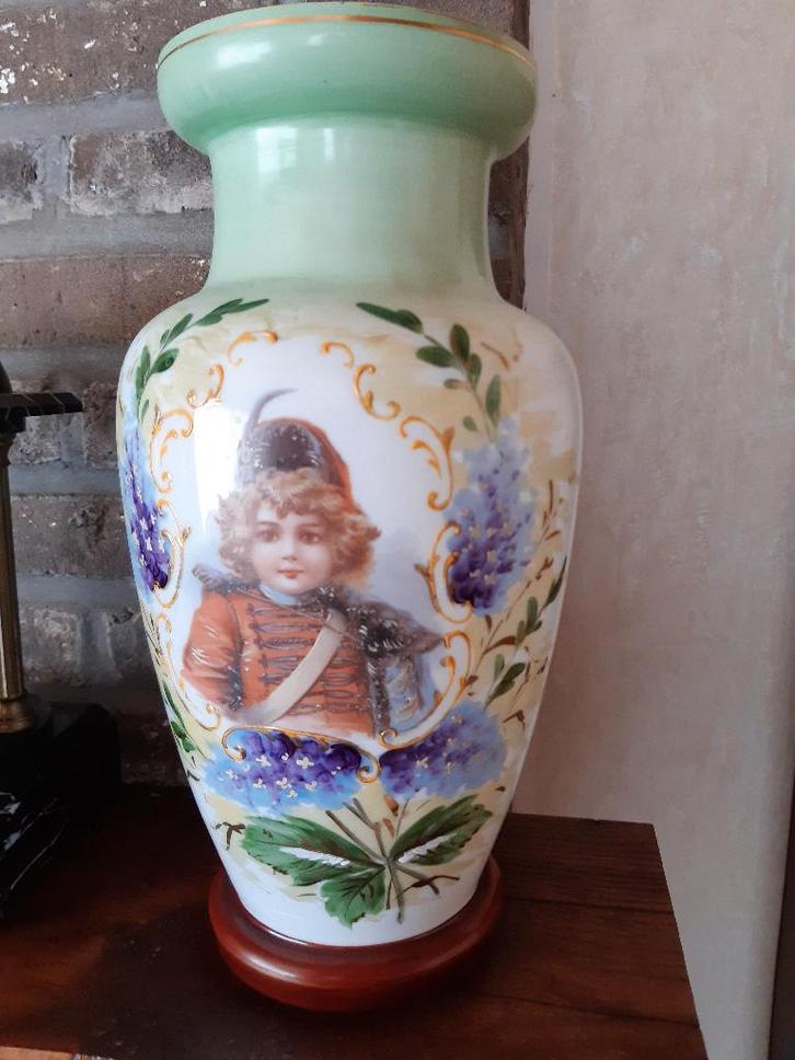 2 Antieke opaline glazen vazen, Antiek en Kunst, Antiek | Vazen, Ophalen