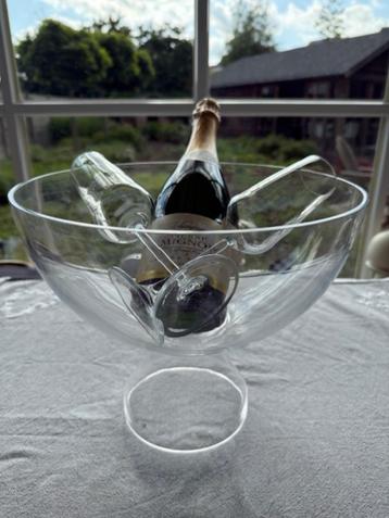 Champagne serveerschaal (glas) beschikbaar voor biedingen