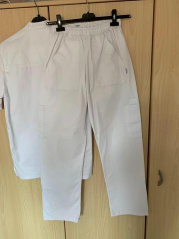 stagepak tuniek jas en broek kiné en verpleegkunde beschikbaar voor biedingen