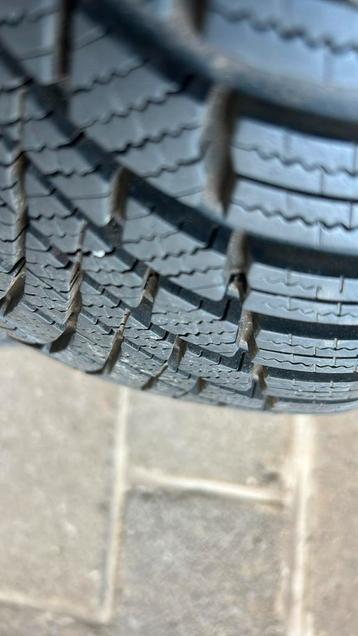 Déstockage de pneus d’occasion beschikbaar voor biedingen