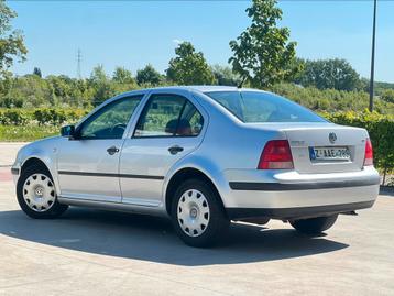 Vw Bora 1,6 benzine AUTOMAAT, gekeurd vvk, euro4, airco, Autos, Argent ou Gris, Bora, Noir, 5 portes