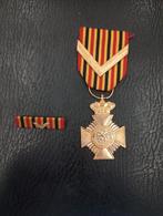 Belgische medaille en lat Militair 1e klasse, Ophalen of Verzenden