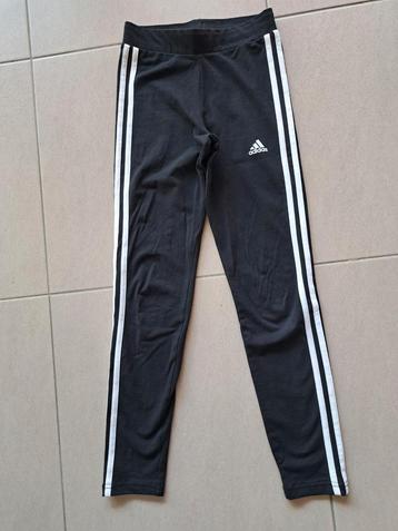 Sportbroek Adidas meisje 12j M152  beschikbaar voor biedingen