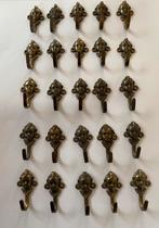 Lot de 25 anciens crochets tête d’ange en laiton., Antiquités & Art, Antiquités | Bronze & Cuivre