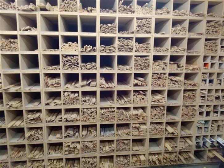 Nieuwe moluren of lijsten aan spotprijzen!, Doe-het-zelf en Bouw, Plinten en Afwerking, Nieuw, Lijsten, Overige materialen, 250 cm of meer