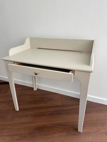 Lommarp bureau beige beschikbaar voor biedingen