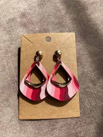 Handbeschilderde Oorbellen Pink Wave💕 beschikbaar voor biedingen