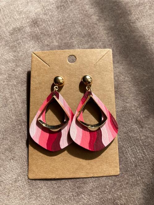 Handbeschilderde Oorbellen Pink Wave💕, Handtassen en Accessoires, Oorbellen, Nieuw, Knopjes of Stekers, Overige materialen, Roze