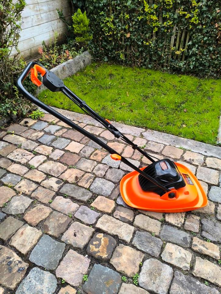 Tondeuse à gazon sur coussin d'air Black et Decker., Tuin en Terras, Grasmaaiers, Nieuw, Elektrische grasmaaier, 30 t/m 39 cm