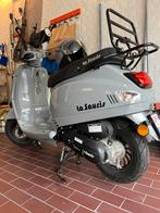 Scooter 50cc tekoop wegens verhuis Buitenland, Fietsen en Brommers, Nieuw, Ophalen