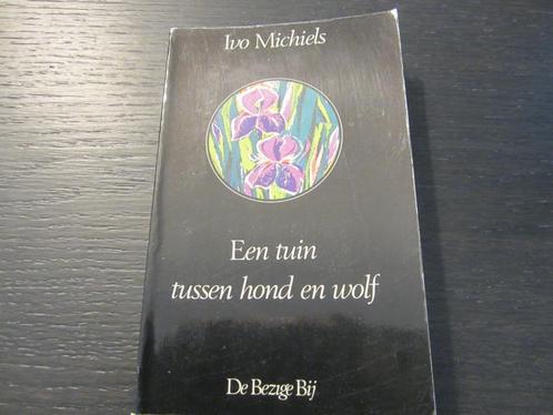 Een tuin tussen hond en wolf -Ivo Michiels-, Boeken, Literatuur, Ophalen of Verzenden