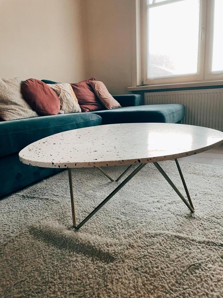 Furnified Salontafel (massief terrazzo), Huis en Inrichting, Tafels | Salontafels, Zo goed als nieuw, Ovaal, Metaal, Ophalen