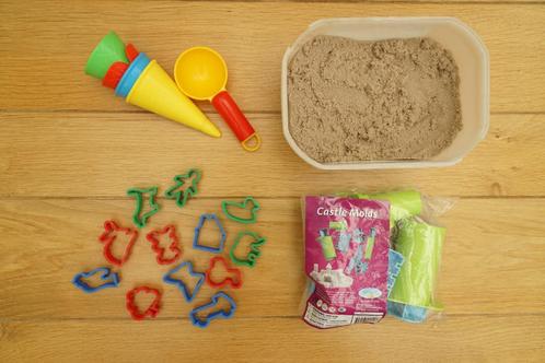pakketje kinetisch zand & assecoires, Hobby en Vrije tijd, Knutselen, Zo goed als nieuw, Materiaal, Ophalen of Verzenden
