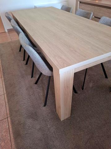 Tafel en dressoir in perfecte staat!  beschikbaar voor biedingen