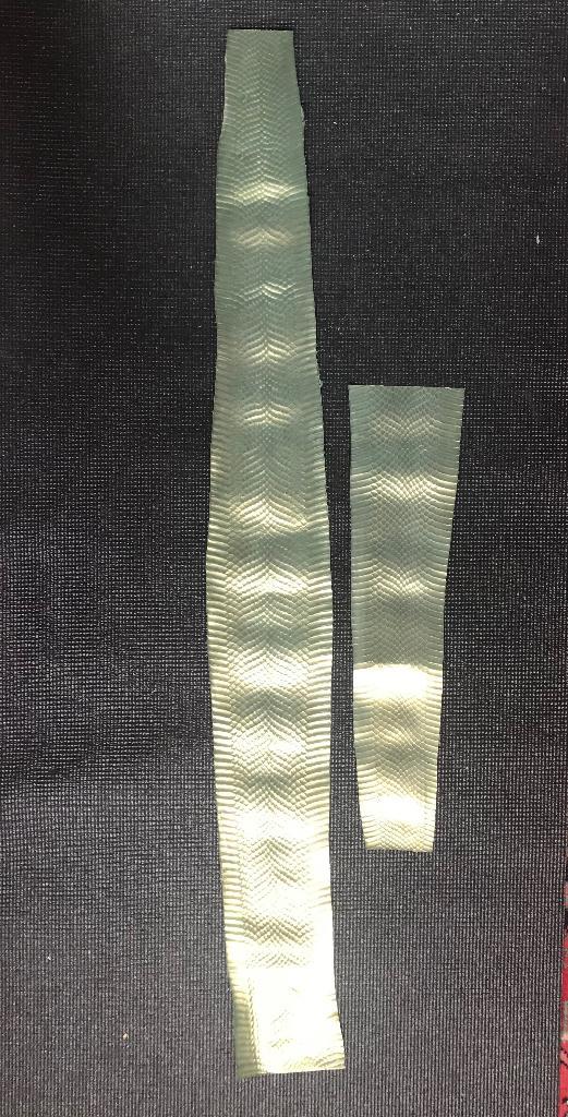 2 pièces peau de serpent vert clair finition nacre, Hobby & Loisirs créatifs, Tissus & Chiffons, Neuf, Cuir ou Similicuir, Moins de 30 cm