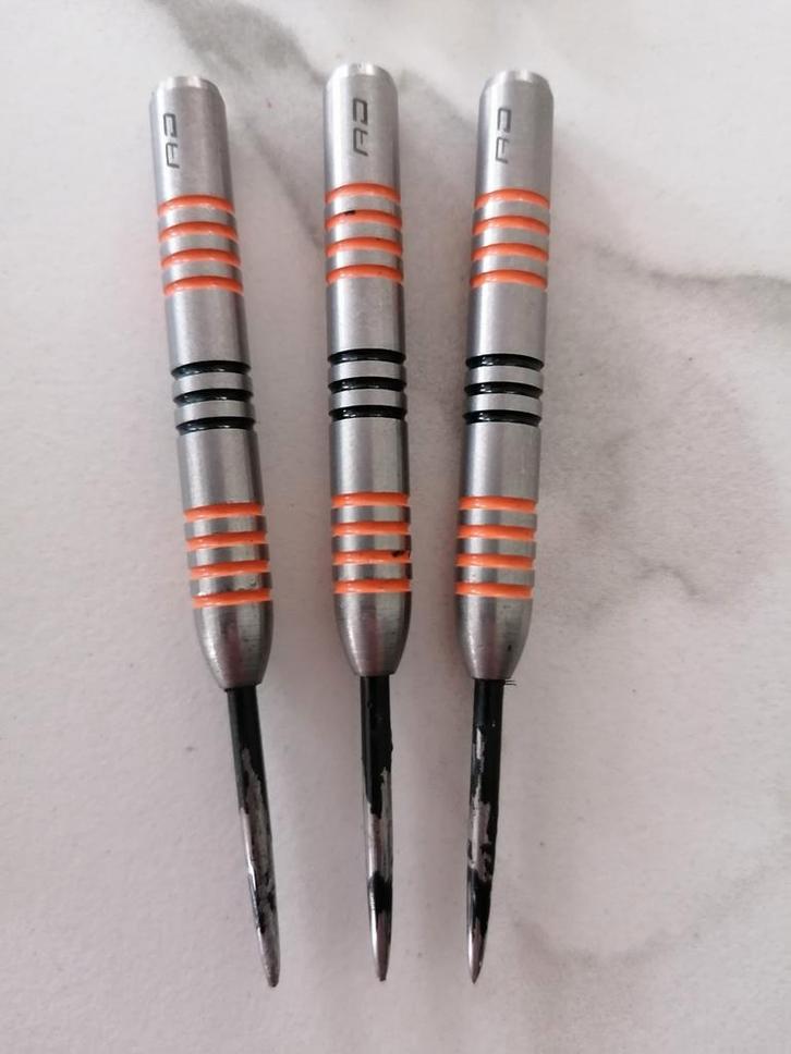 Red Dragon Amberjack 3 24 gram, Sport en Fitness, Darts, Zo goed als nieuw, Pijlen, Ophalen of Verzenden