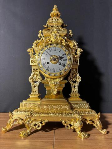 (35) Franse Bronzen Regency Pendule ca.1880 opnieuw verguld beschikbaar voor biedingen