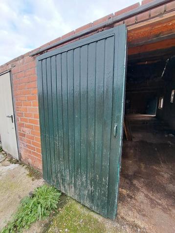 Houten schuifpoort beschikbaar voor biedingen