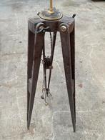 Oude landmetersvoet als staande lamp, Huis en Inrichting, Zo goed als nieuw, 150 tot 200 cm, Hout, Antiek