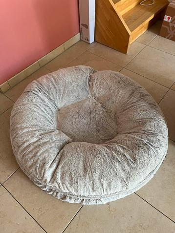 Hondenkussen (zo goed als nieuw) beschikbaar voor biedingen