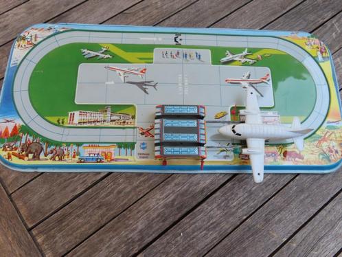 blikken speelgoed airport N9, Antiek en Kunst, Antiek | Speelgoed, Verzenden