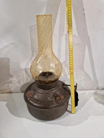 XL koperen olielamp , decoratief design met geel glas beschikbaar voor biedingen