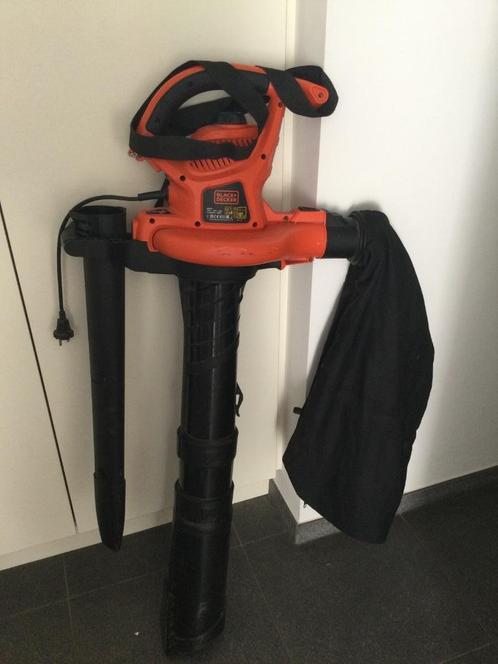 Black+Decker GW3030, Tuin en Terras, Bladblazers, Zo goed als nieuw, Ruggedragen, Elektrisch, Met opvangzak, Met versnipperfunctie