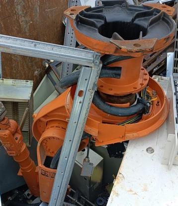 Kuka robotarm voor onderdelen beschikbaar voor biedingen