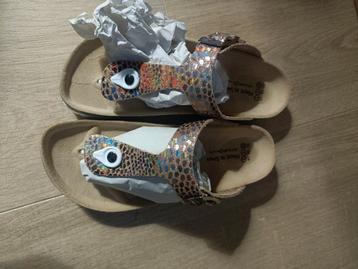 Nieuwe teenslippers 33  beschikbaar voor biedingen