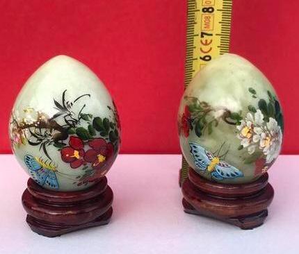 Chinese handbeschilderde eitjes gemerkt houten steun, Antiek en Kunst, Antiek | Porselein, Ophalen of Verzenden