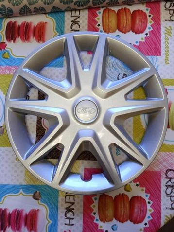 Enjoliveurs Ford 15" pouces neuf disponible aux enchères