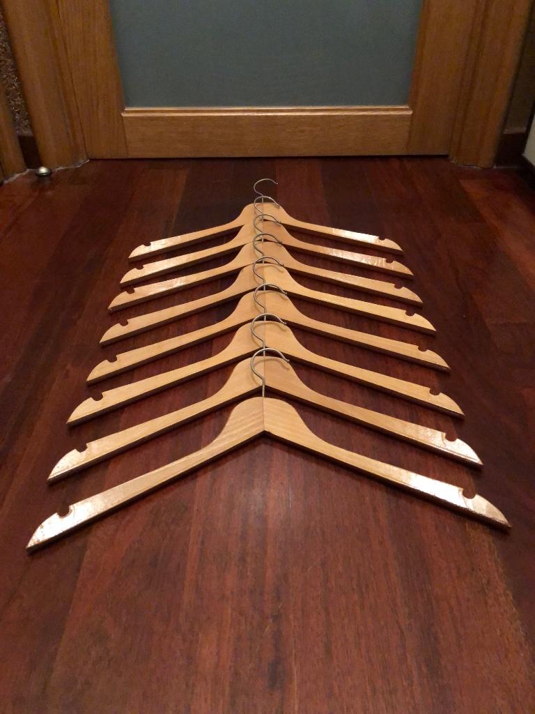 Lot de 8 cintres vintage en bois, Enlèvement ou Envoi, Comme neuf, Bois, Enfants et Adultes