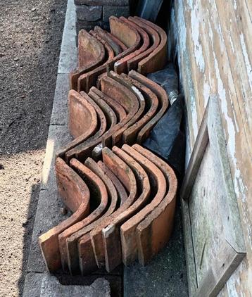 oude nokpannen rood 24 stuks beschikbaar voor biedingen